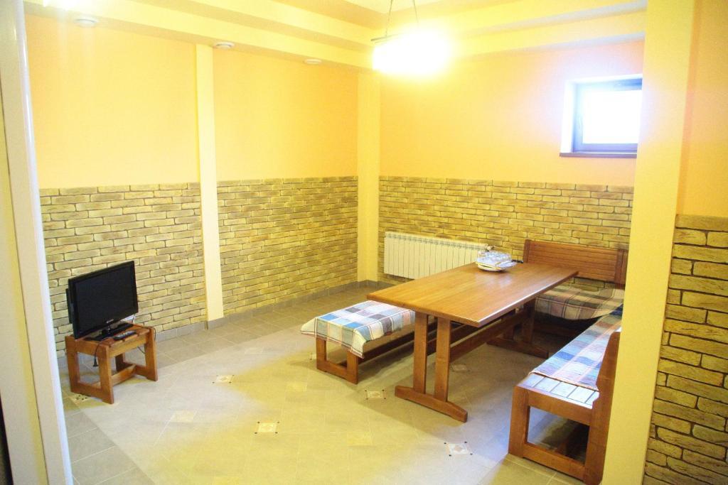 Karpaty Hotel 胡斯特 外观 照片