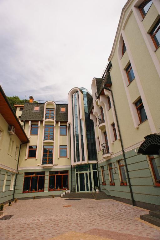 Karpaty Hotel 胡斯特 外观 照片