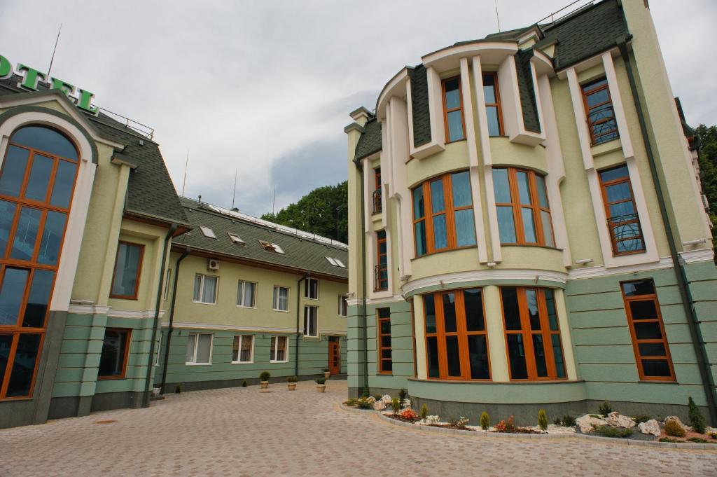 Karpaty Hotel 胡斯特 外观 照片