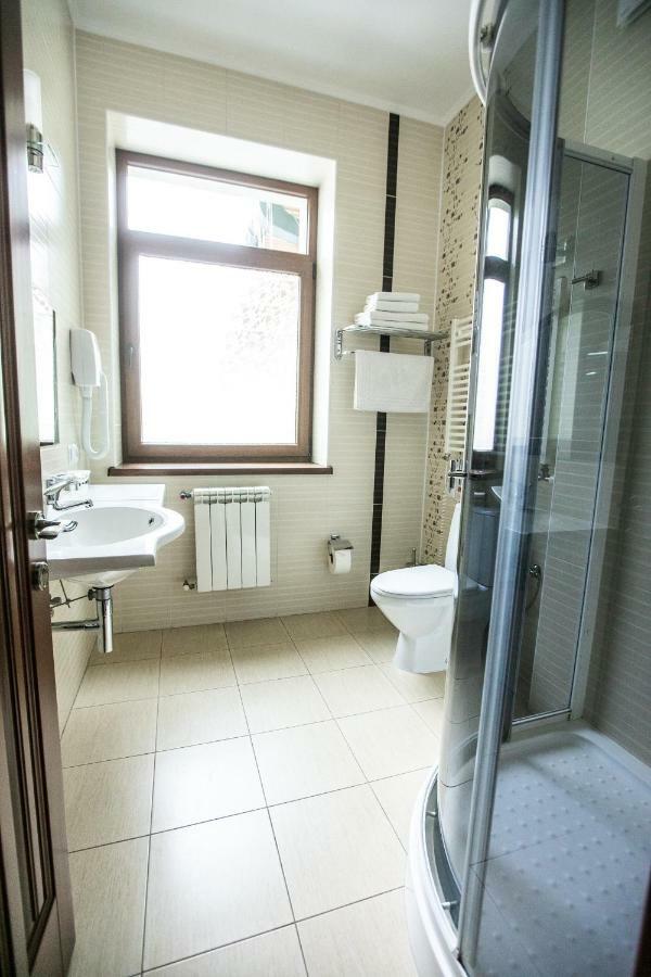 Karpaty Hotel 胡斯特 外观 照片