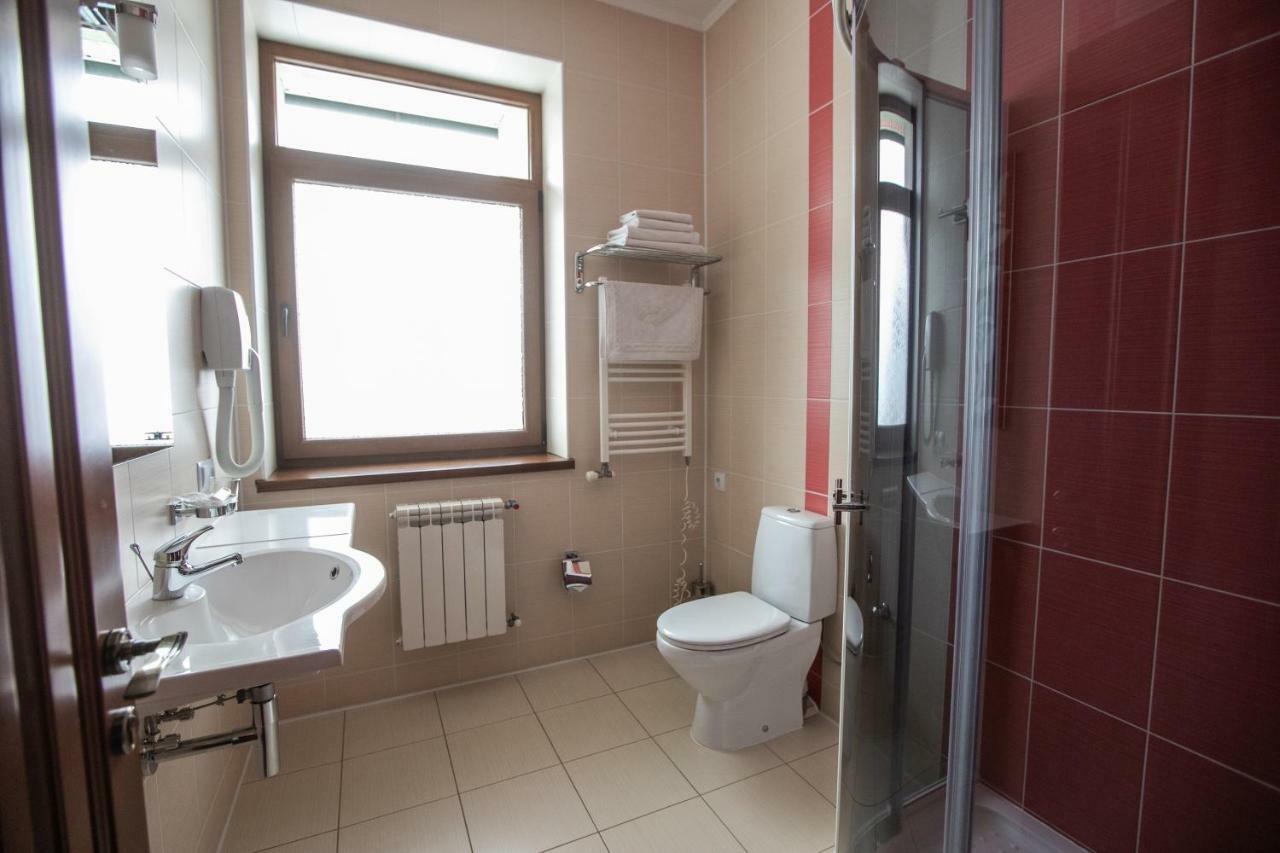 Karpaty Hotel 胡斯特 外观 照片